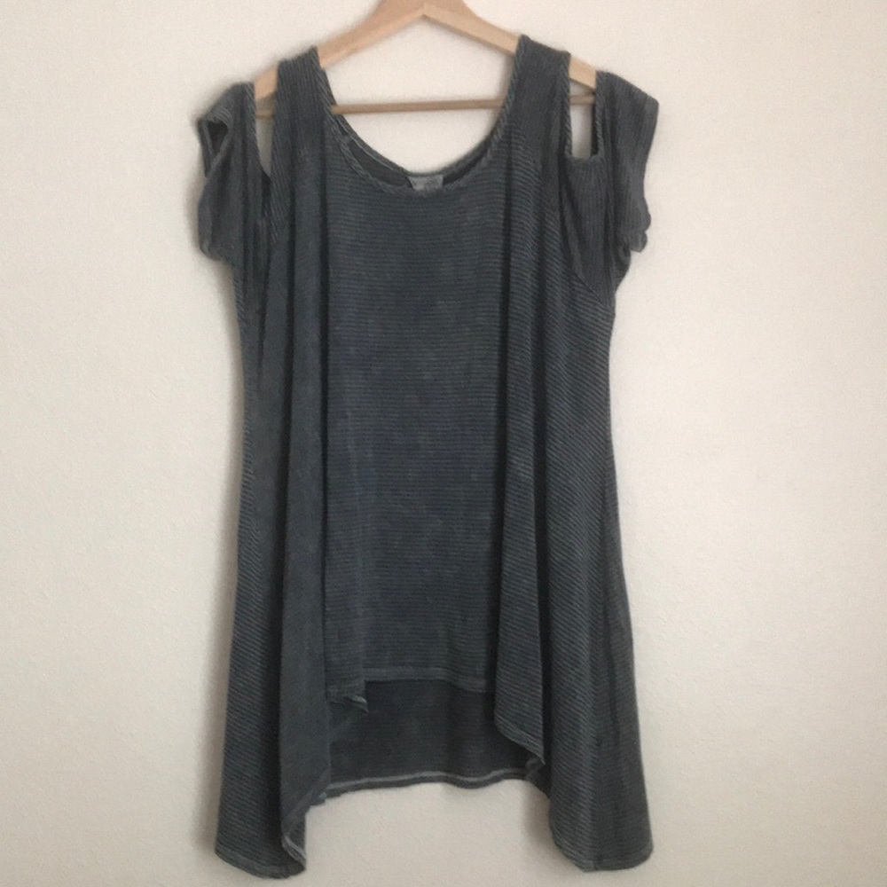 Cold shoulder tunic top